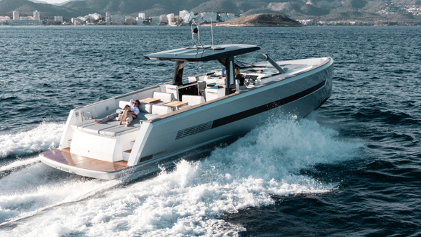 Motorboat with roof | HanseYachts AG