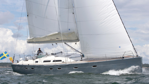 Grey sailing yacht sideways | HanseYachts AG