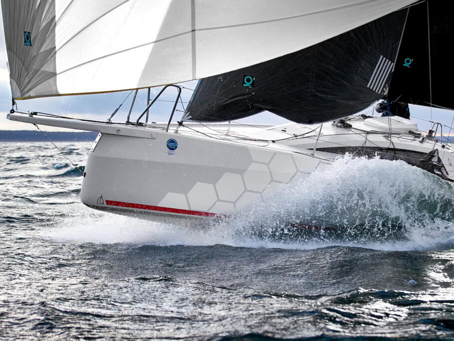 Dehler 30 one design bow | For leisure cruising, the bowsprit can be easily removed and later replaced. | Dehler