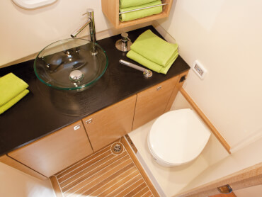 Fjord 36 my tender Interior view wet cell | sink, WC | Fjord