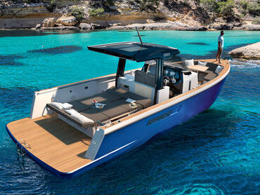 FJORD 38 open with variable bench that folds down into a sun lounger