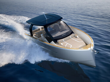 FJORD 39 XP bow | The step in the bow is the best place to spot dolphins. | Fjord