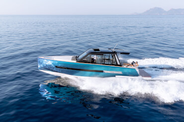 Fjord 44 coupé | The FJORD 44 coupé features our visionary, expressive arc-saloon entirely made of glass. | Fjord