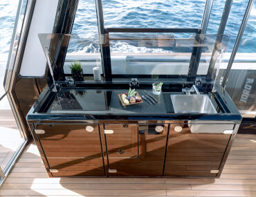 Fjord 44 coupé | The saloon galley can be used to fulfill your guests' every culinary wish. | Fjord