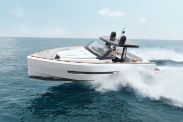 Driving fun on a cruising FJORD 44 open power yacht
