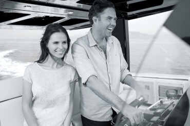 FJORD 44 open helm | Smart seat design make sitting and standing at the helm comfortable for three. | Fjord