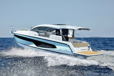 Sealine C335 exterior | The voluminous superstructure promises a joyful cruise on every seamile travelled. | Sealine
