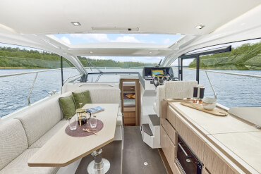Large saloon with fully equipped galley on the motor yacht Sealine C335v