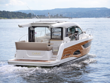 Sealine C390 exterior | More panorama, more sunlight, more freedom - with the Sealine C390, these aspirations take on a striking form. | Sealine