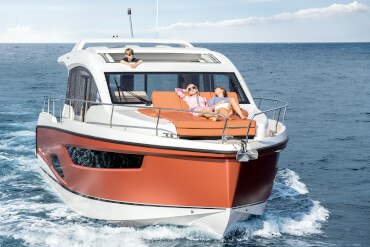 Sealine C430 палуба | На яхте Sealine C430 вы избалованы выбором зон для отдыха - как и где провести каждый драгоценный момент. | Sealine