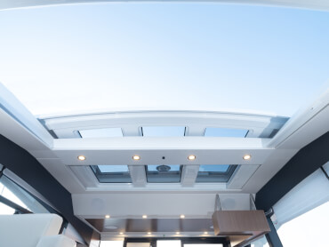 Electric sliding roof of the motor yacht C530