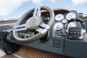 Exterior at anchor | steering wheel, control panel | Sealine
