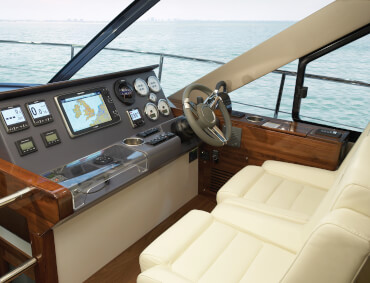 Interior view lounge | helmsman seat, steering wheel, multifunctional display | Sealine